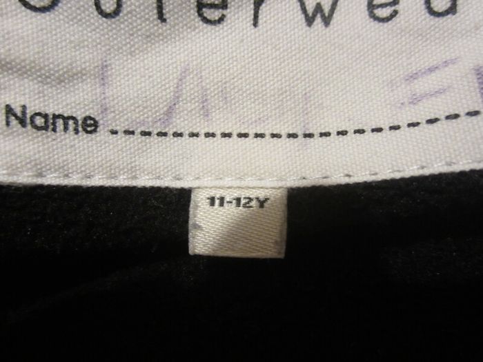 Black hooded coat    age 11/12 superwarm