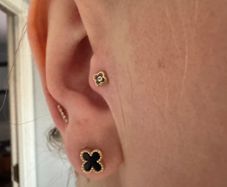 9ct gold onyx quatrefoil earrings