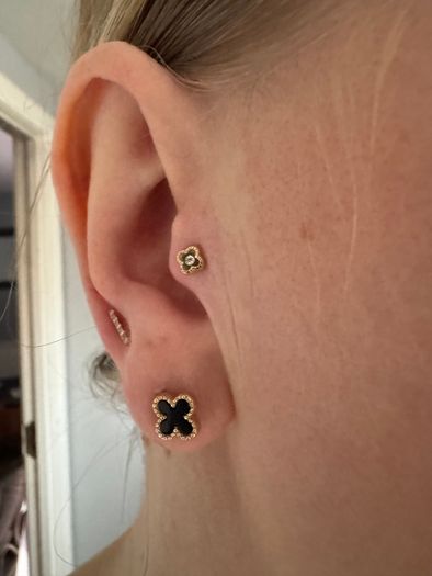 9ct gold onyx quatrefoil earrings