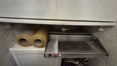 Wrapping sealer machine