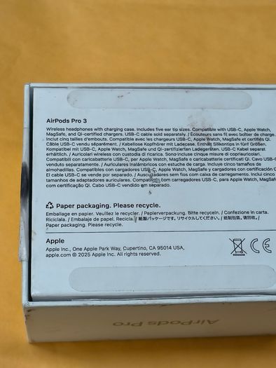 Official Apple AirPod Pro 3 (3rd Generation) + Active noise cancellation, Excellent Very little use