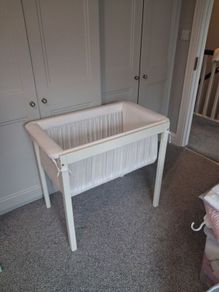 baby crib
