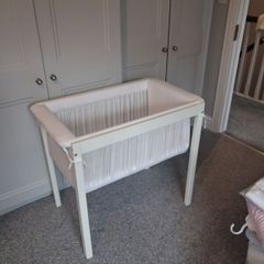 baby crib