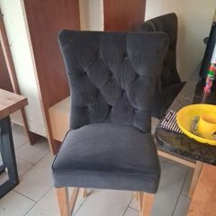 2 high chairs