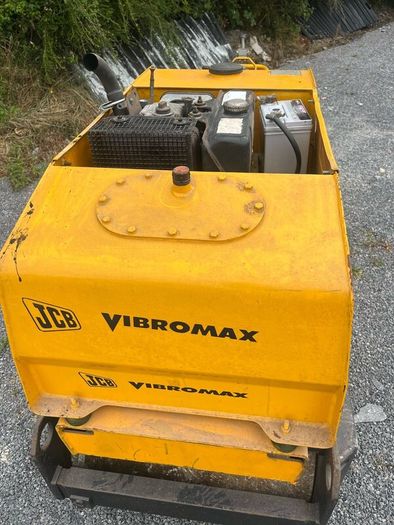 JCB Viberomax hand roller