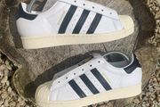 Get New Laceless VNTG Adidas Superstars