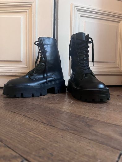Black boots size 11