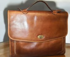 Elegant, quality unisex leather office handbag