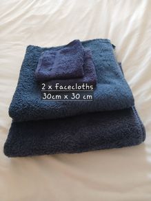 2 x bath towels. 2 x facecloths. Navy. Cotton.