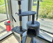 Cat tree with scratching post