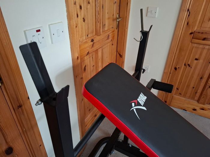 Bench (chest fly+leg extension/curl)
