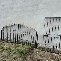 Cast iron gates