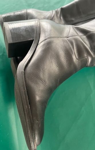 Clarks Black Leather Boots Knee High.  Ladies Size Uk 6.5  / Eu 40  In excellent lightly used Condition.