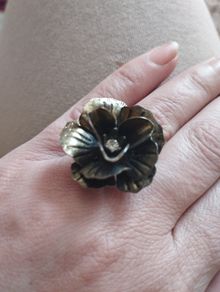Beautiful vintage flower ring.