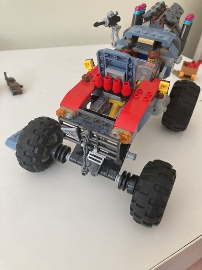 lego 70827 Lego movie two Emmet and Lucy's escape buggy