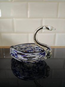Collectors .. glass swan bowl