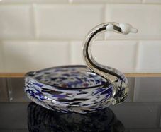 Collectors .. glass swan bowl