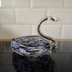 Collectors .. glass swan bowl