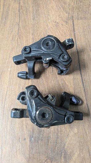 Radius disc brake calipers