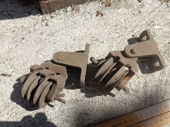 pair of double pulleys