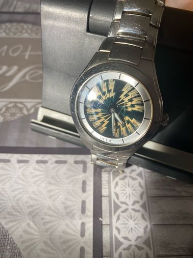 Relic face changing watch with broken watchstrap