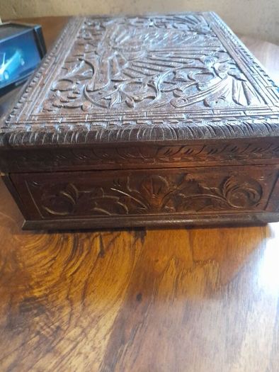 Vintage Hand-Carved Jewellery/Trinket Box