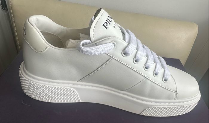 Prada trainers - sz 39.5
