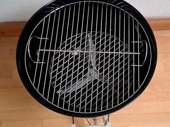 Weber 47cm Compact Kettle Charcoal BBQ + extras