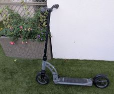 Aero folding teen/adult scooter