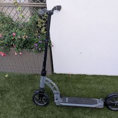 Aero folding teen/adult scooter