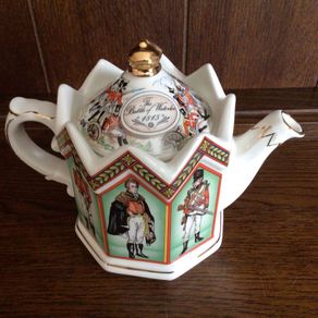 Sadler Kings and Queens series Battle of Waterloo teapot