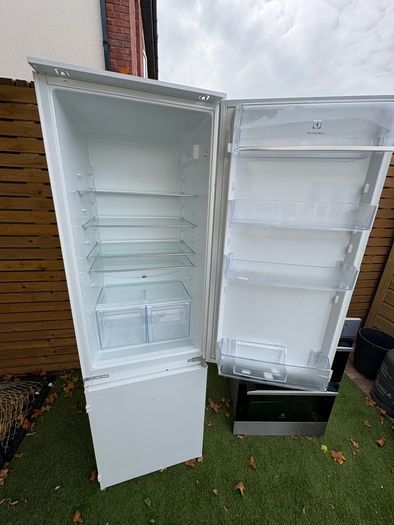 Oven/Microwave & Fridge