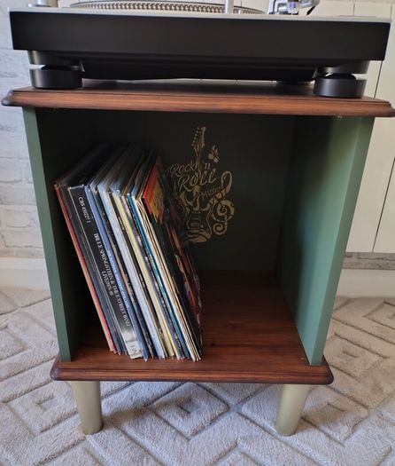Cabinet for vinyl records storage