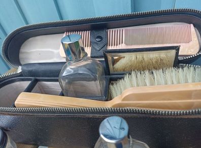 Vintage Travel Grooming set