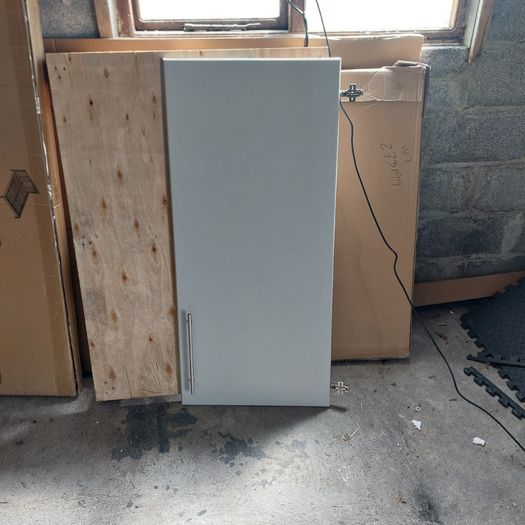 4 x Wardrobe / Cabinet Doors with soft close hinges