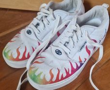Size 4 Heelys