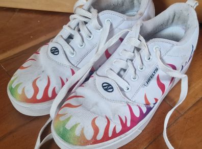 Size 4 Heelys
