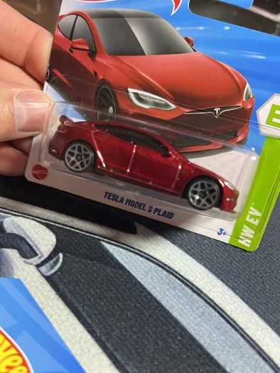 Hot wheels Tesla Model S Plaid two different cars