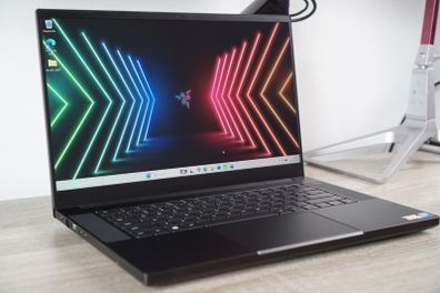 Razer Blade 15 Gaming Laptop | i7-11800H | RTX 3060 | 16GB | 512GB | 144Hz