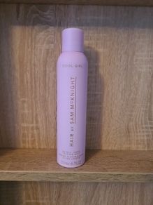 Hair by Sam McKnight Cool Girl Barely There Texture Mist (250ml) is a lightweight volumising and texturising dry spray.
