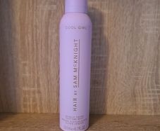 Hair by Sam McKnight Cool Girl Barely There Texture Mist (250ml) is a lightweight volumising and texturising dry spray.