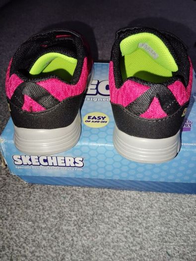 New.Skechers boys shoes.UK 10.EUR 27