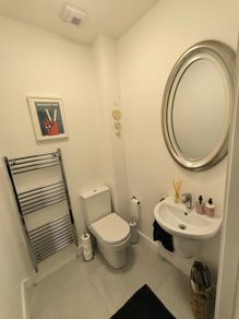 Bathroom suite