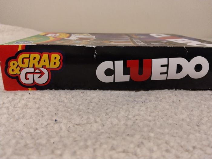 Cluedo The Classic Mystery Board Game, travel game