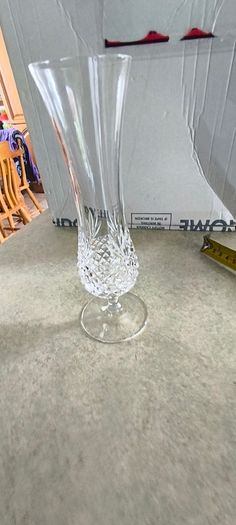 4 DIFFERENT ITMES- 1- Waterford Vintage Glandore Footed Candy Dish/ Compote 38.00 euro. 2- Set of 2 tipperary Vintage crystal Glass Coasters 18.00 euro. 3- Dublin Crystal bud vase 12.00 euro. 4- Nambe Lead Crystal Kissing Candle Sticks New 7 Inches Tall 1