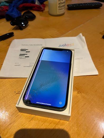iPhone 13 (Smashed screen)