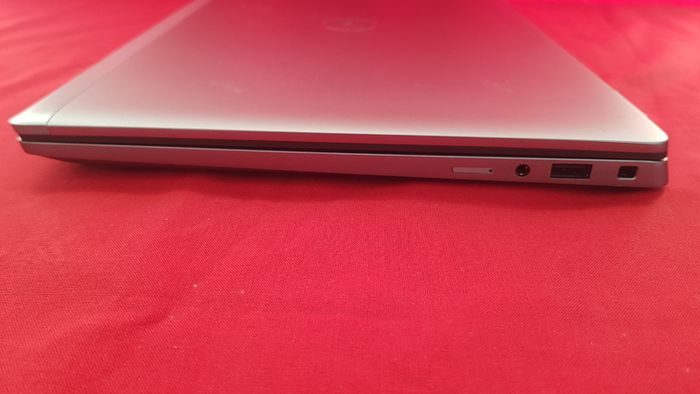 Dell Latitude 7340, i5 Cpu (13th gen), 16 GB Ram, 512 GB Storage (SSD).
