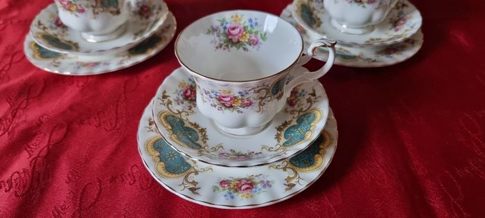 22 Piece Royal Albert Berkeley Bone China Gold Gilt Tea Set With Large Tea Pot For 6 Person Setting Made In England