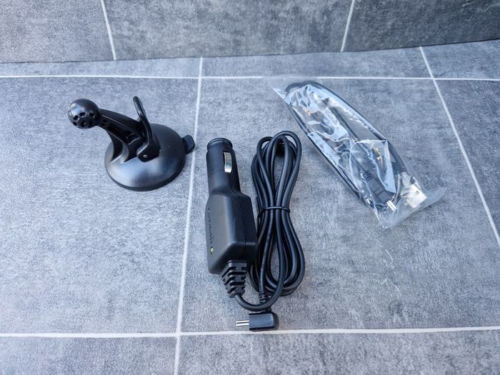 Garmin Nuvi  2599 LMT-D Sat Nav with extras