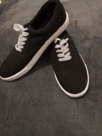Canvas Shoes .. Size: 7 UK
